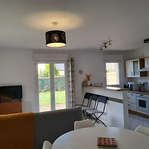 Au Rdc Avec Jardin Clos, Au Calme. , Saint-Aubin-du-Cormier France